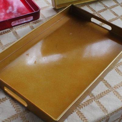Lot #225: Group of (2) Medium and (1) Large PIER 1â„¢ Trays