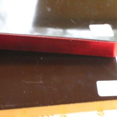 Lot #225: Group of (2) Medium and (1) Large PIER 1â„¢ Trays