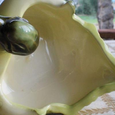 Lot #251: Vintage HULLâ„¢ Pottery Green Duck Dish  
