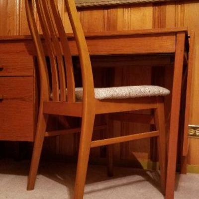 Lot #264: Mid Century Modern Office Desk w/ Drop Leaf and Chair 