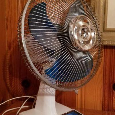 Lot #266: Vintage Blue Blade PANASONICâ„¢ Oscillating Fan