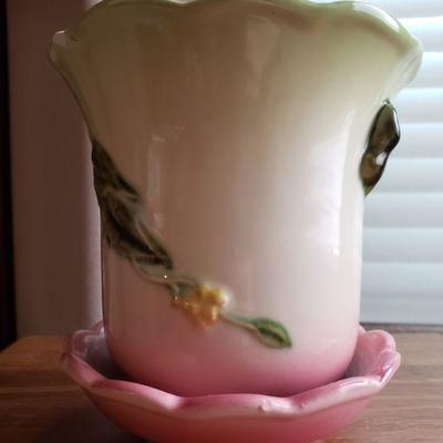 Lot 271: Vintage Hull Pottery Flower Pot