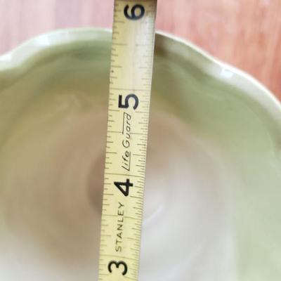 Lot 271: Vintage Hull Pottery Flower Pot