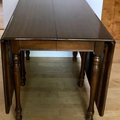 Pennsylvania House Drop Leaf Table With Six Chairs