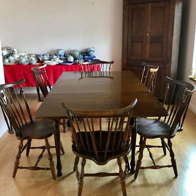 Pennsylvania House Drop Leaf Table With Six Chairs