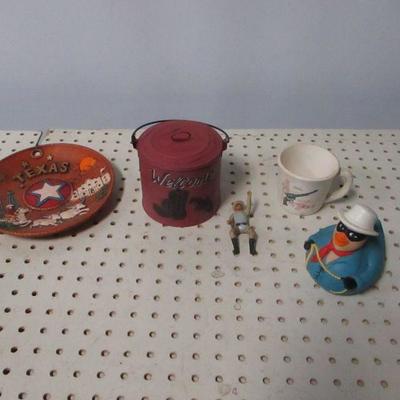 Lot 107 - Western Collectibles 