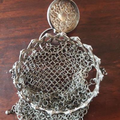 Lot 273: Antique Sterling Small Gate Top Expandable Purse Marked W. & D.