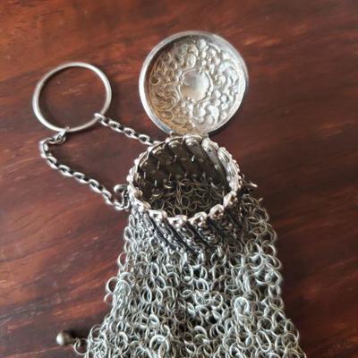 Lot 273: Antique Sterling Small Gate Top Expandable Purse Marked W. & D.