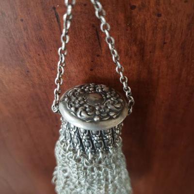 Lot 273: Antique Sterling Small Gate Top Expandable Purse Marked W. & D.