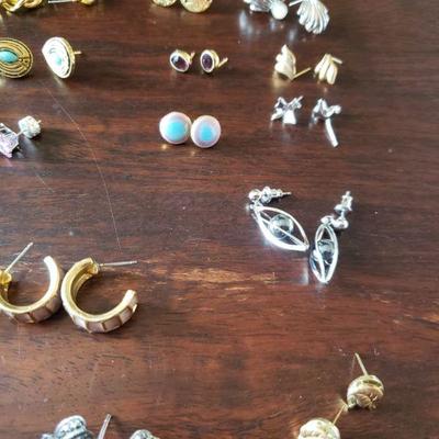 Lot 282: Earring Lot (31 pairs)