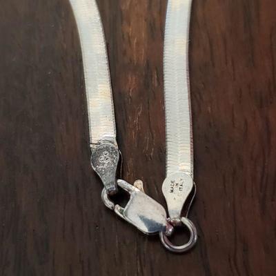 Lot 283: 18" Sterling Herringbone Necklace (Italy)