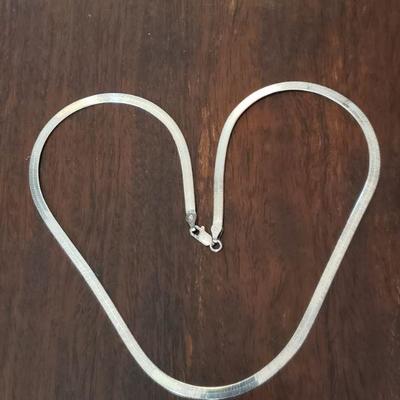 Lot 283: 18" Sterling Herringbone Necklace (Italy)