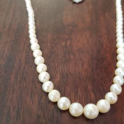 Lot 284: (17.5") Real Pearl Necklace with 14k White Gold Clasp