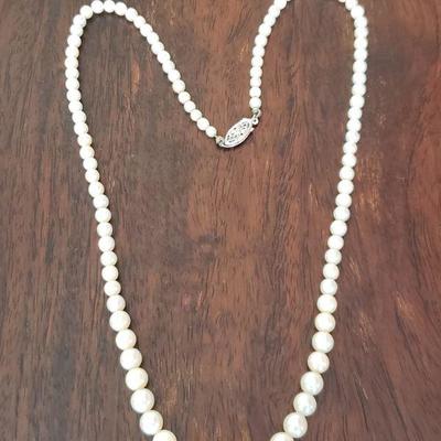 Lot 284: (17.5") Real Pearl Necklace with 14k White Gold Clasp