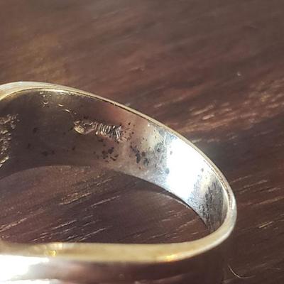Lot 290:   10k Yellow Gold Ring