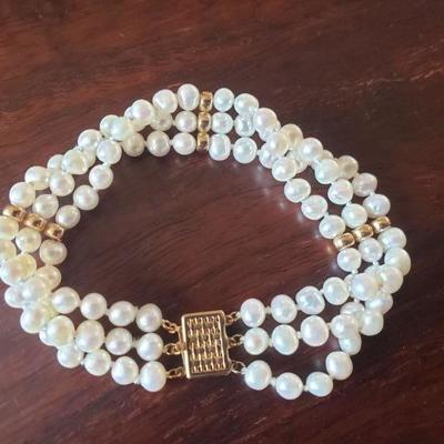 Lot 293: 14k Yellow Gold & Real Pearl 7" Bracelet 