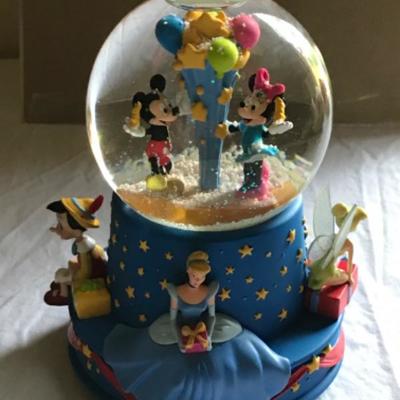Lot #169 Hallmark Disney Musical Birthday Water Globe