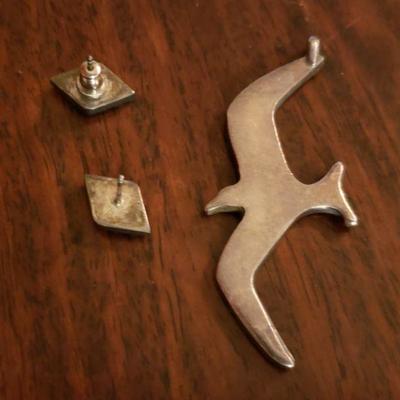 Lot 305: Vintage Native American Inlay Bird Pendant and Earrings 