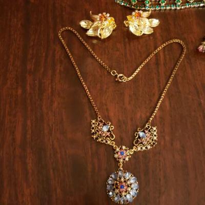 Lot 312: Rhinestone Jewelry Lot