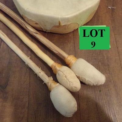 LOT 9  NATIVE AMERICAN PAINTED LEATHER HAND DRUM WITH MALLETS