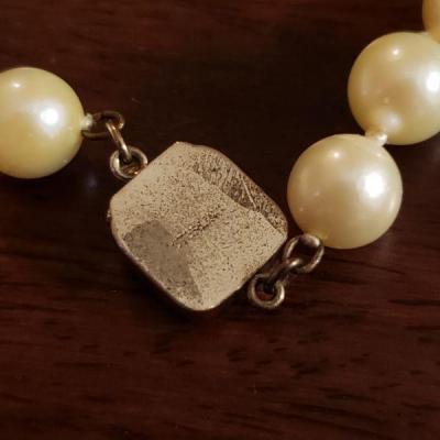 Lot 318: Sterling Clasp Real Pearl Necklace