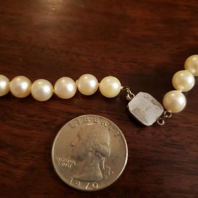 Lot 318: Sterling Clasp Real Pearl Necklace