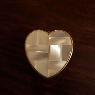 Lot 324: Vintage Music Box Locket 