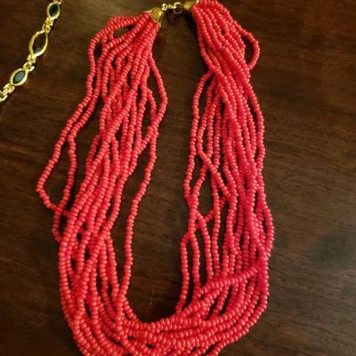 Lot 325: Vintage Necklace Lot