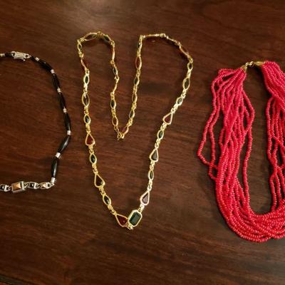 Lot 325: Vintage Necklace Lot