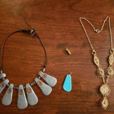 Lot 326: Vintage Necklace and Pendant Lot