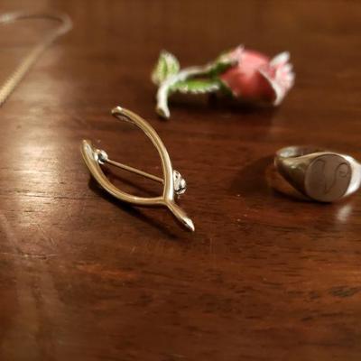 Lot 332: Vintage Jewelry Lot