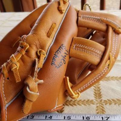 Lot #366: Vintage WILSON Fieldmaster Lefthander Baseball Glove