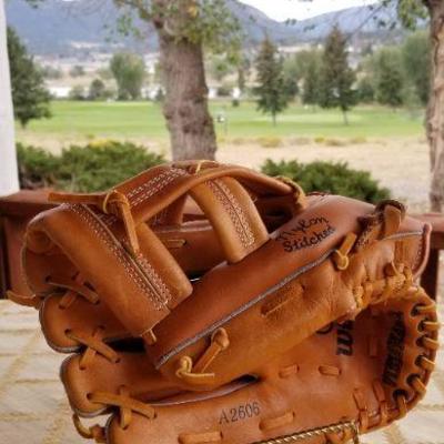 Lot #366: Vintage WILSON Fieldmaster Lefthander Baseball Glove