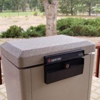 Lot #368: Large SENTRY 1170 Safe w/out Key