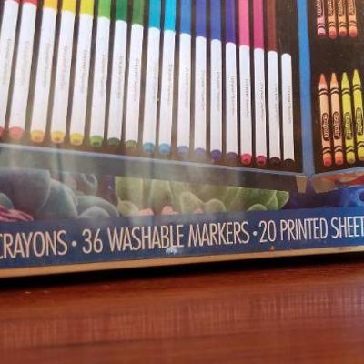 Lot #382: Finding Dory Inspirational Art Kit NEW