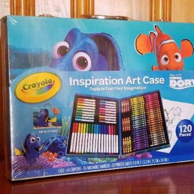 Lot #382: Finding Dory Inspirational Art Kit NEW