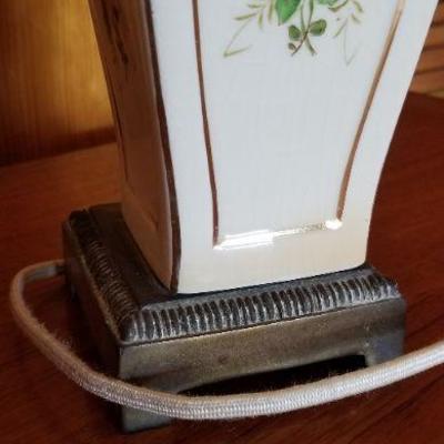 Lot #392: Vintage Floral 4-Scene Table Lamp
