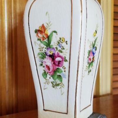 Lot #392: Vintage Floral 4-Scene Table Lamp