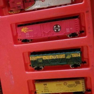 Lot #394: Vintage 1960's PARKWAY N Gauge Bookshelf Railroad