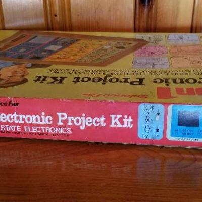 Lot #395: Vintage 65 in 1 Electronic Project Kit