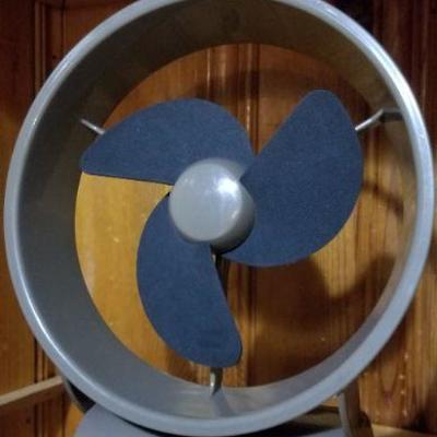 Lot #402: Vintage Battery Powered Small COLEMAN Soft Blade FAN Tested A+