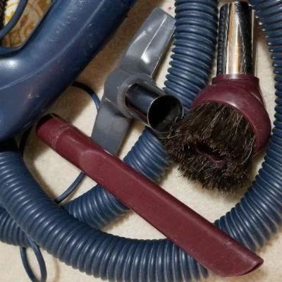 Lot #425: Royal Deluxe Vacuum Cleaner