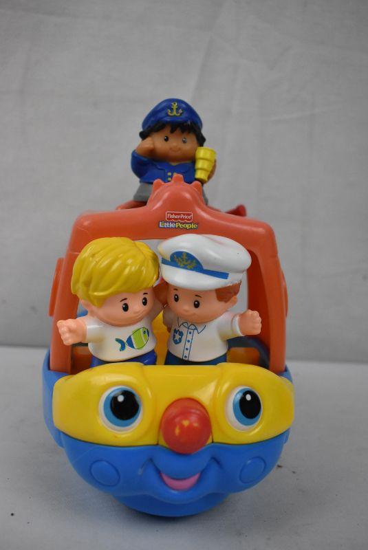 Fisher Price Little People Fishing Boat with 3 People