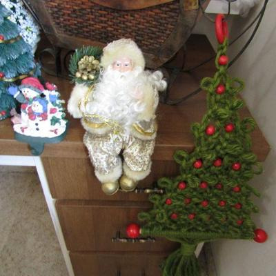 LOT 67 CHRISTMAS DECORATIONS