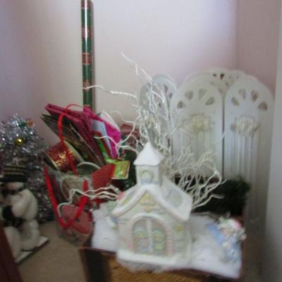 LOT 74  CHRISTMAS DECORATIONS (3)