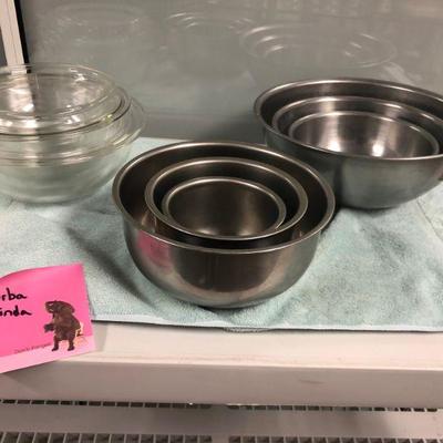 3 sets of mixing bowls in glass and metal, perfect for food prep