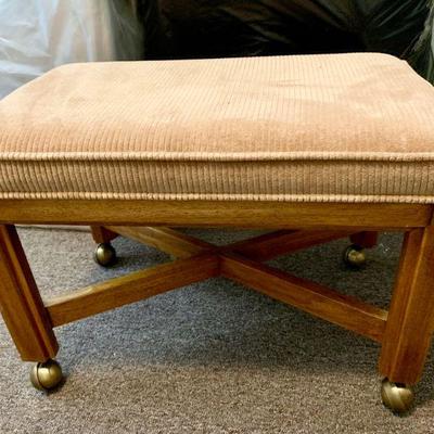 #206    ROLLING BENCH COVERED SEAT CUSHION
