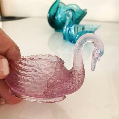 L1: Colorful Glass Swans Fenton and More