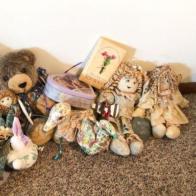 L23: Stuffed Animal and Stuffed Doll Lot