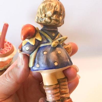 L35:  Hummel What Now 422 and Birthday Cake